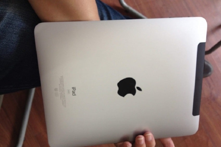 Thay pin iPad 1 Nếu thời lượng pin bất thường cần thay pin ipad