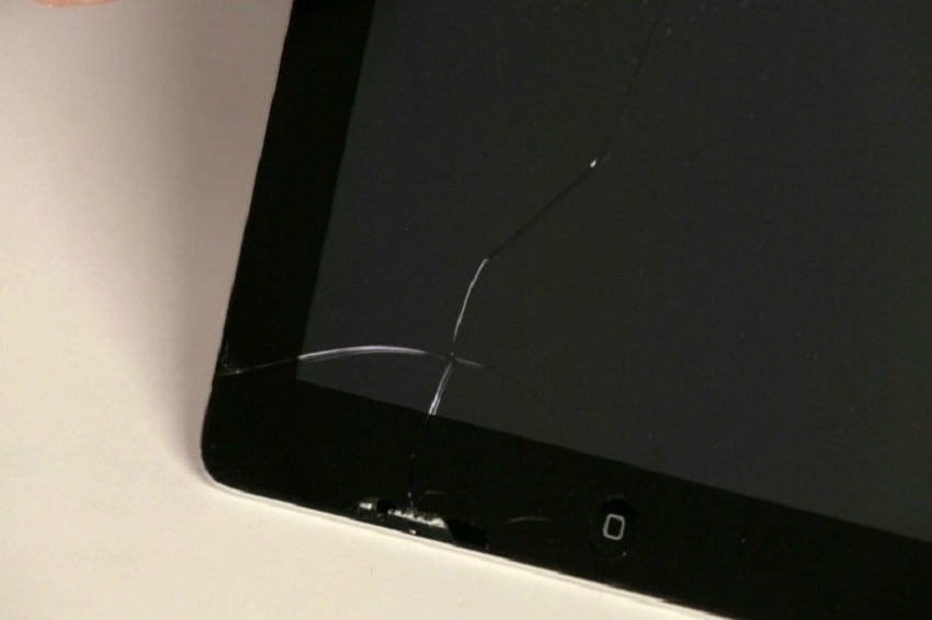 Thay pin iPad 2 Tác động bên ngoài buộc phải thay pin iPad mới dùng được tiếp