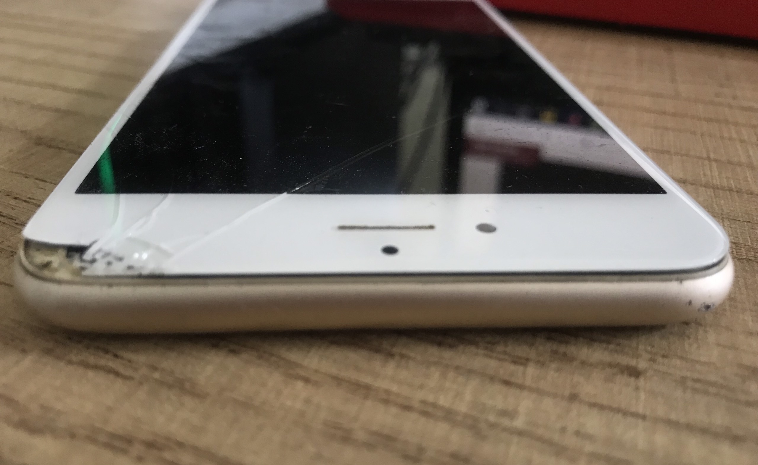 Kinh nghiệm xử lý lỗi màn hình iPhone 6 hở keo 2 Nguyên nhân màn hình iPhone 6 bị hở keo
