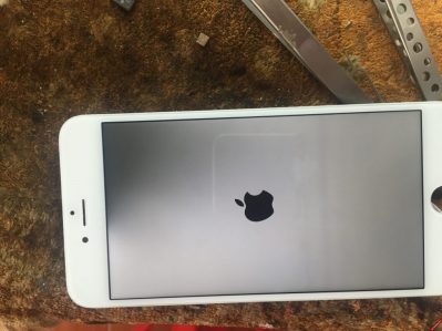 Xử Lý Lỗi Màn Hình iPhone 6 Bị Đen Một Góc. 1 Xử Lý Lỗi Màn Hình iPhone 6 Bị Đen Một Góc.