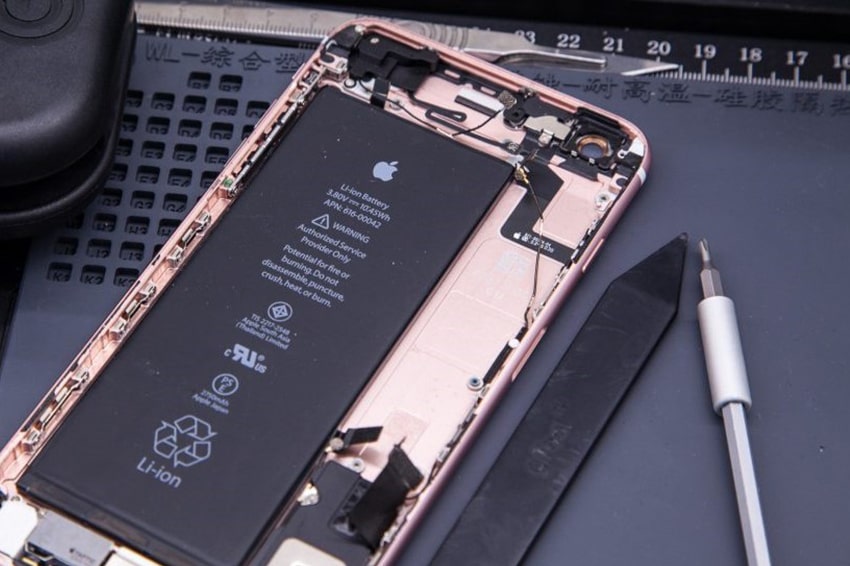 Hiện nay giá thay pin iPhone 8 | 8 Plus chính hãng là bao nhiêu tiền? |  ProCARE24h.vn