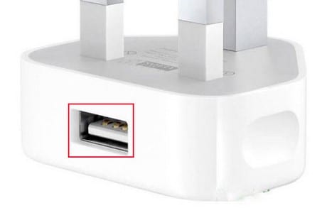 khe chân cắm của củ sạc iPhone 6 chính hãng xịn