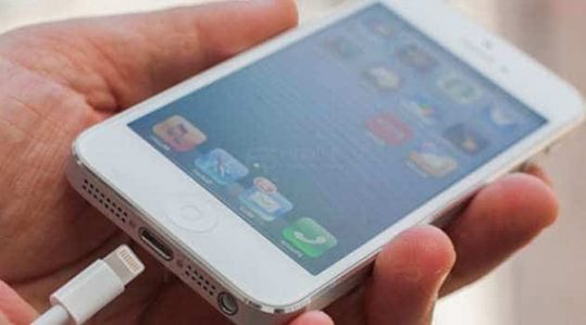 Củ Sạc iPhone 6 Bị Nóng - Nguyên Nhân Do Đâu. 3 Củ Sạc iPhone 6 Bị Nóng - Nguyên Nhân Do Đâu. cuc sac iphone bi nong