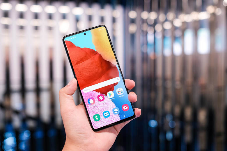 Màn hình Super AMOLED trên Galaxy A51 cho chất lượng hiển thị rõ nét