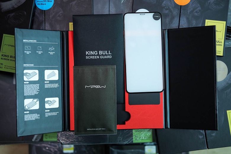Các phụ kiện đi kèm miếng dán cường lực iPhone 11 Pro Mipow Kingbull HD