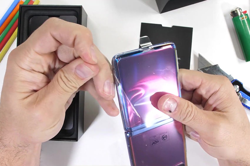 Galaxy Z Flip đã bị mổ bụng bởi nhóm iFixit