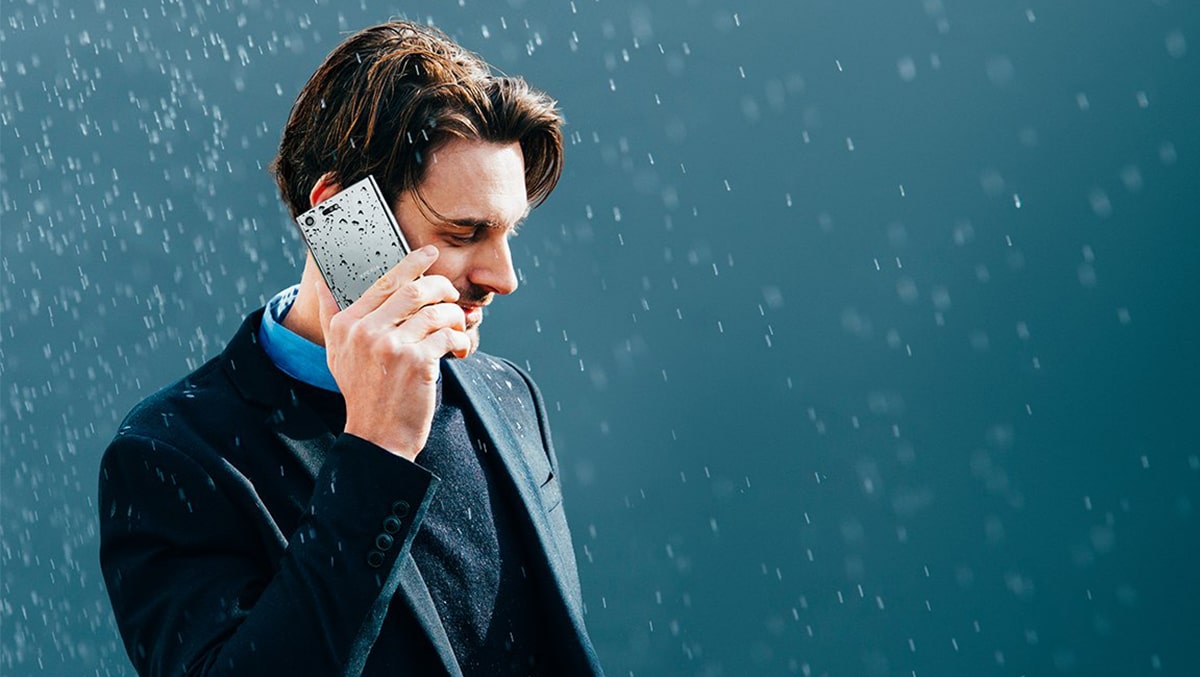 Cách bảo vệ smartphone sống sót trong mùa mưa bão