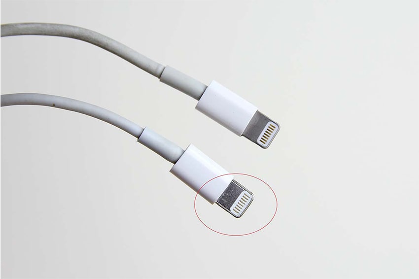 Sử dụng cáp sạc kém chất lượng làm cho pin iPhone nhanh chai hơn