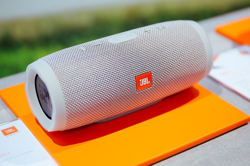 Thiết kế loa Bluetooth JBL Charge 4