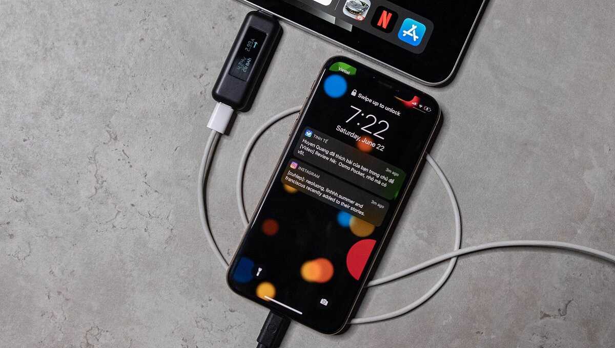Sạc pin iPhone 11 qua đêm có sao không?